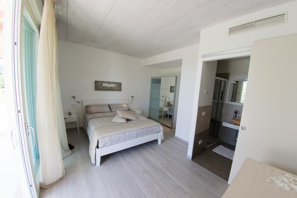 Agriturismo La Torretta بيسكانتينا الغرفة الصورة